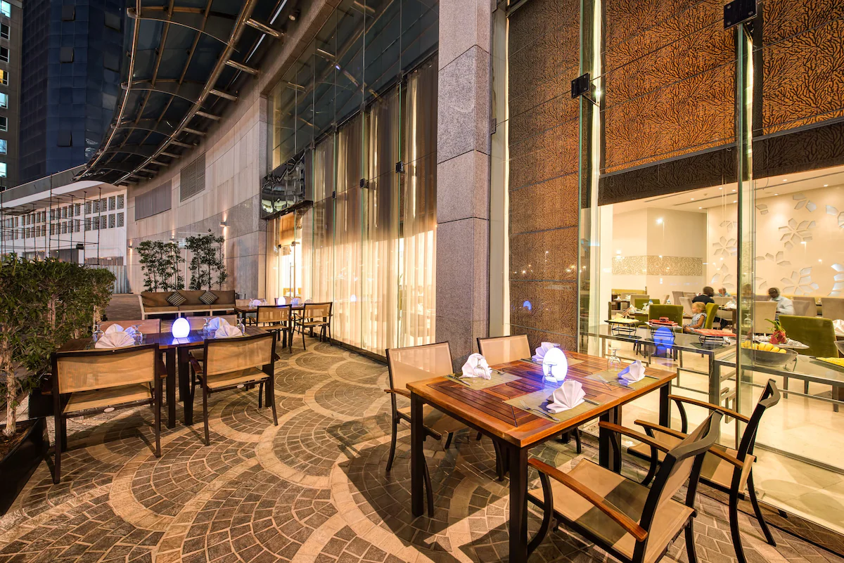 رستوران هتل کاپتورن دبی